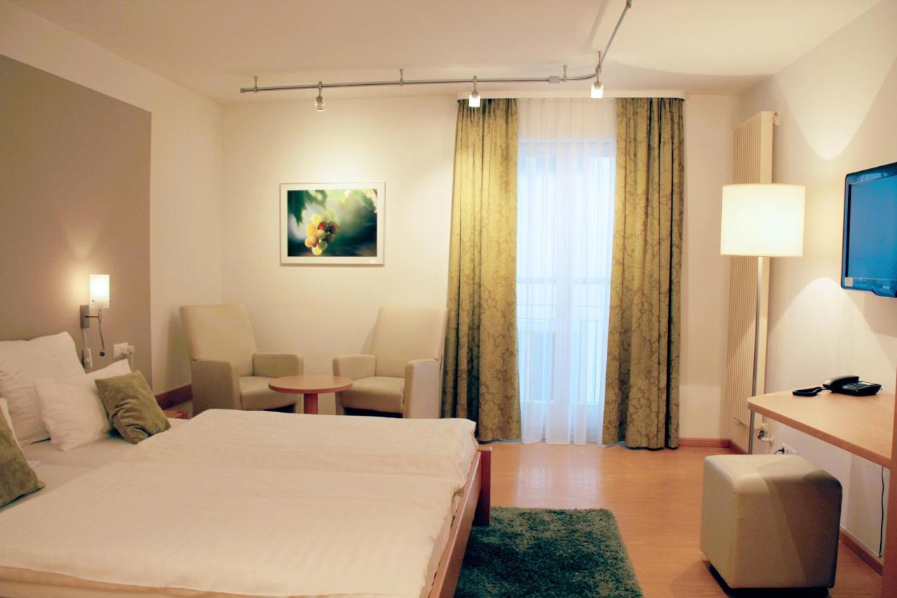 Hotel Tuchhaus Volkach Kültér fotó